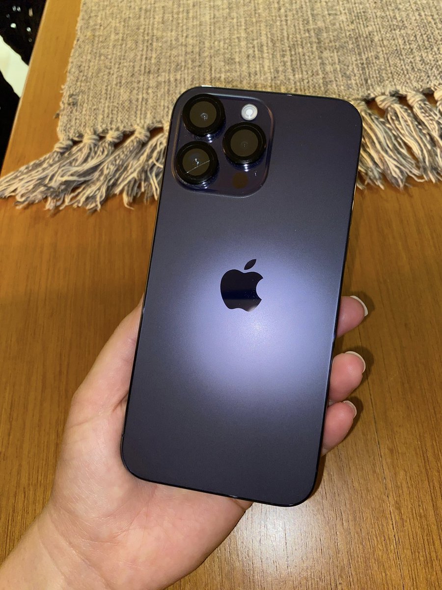 Vendo IPhone 14 Pro MAX 128GB ROXO NOVINHO

Bateria  = 87%
Estado = Sem Detalhes 
Acompanha caixa, carregador, capinha e películas(câmera e tela)

DA UM RT AÍ PRA AJUDAR! 
✅✅💸💸