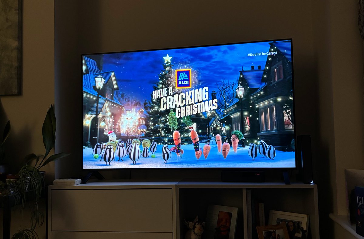 StuartAllenBiz's tweet photo. #WorcestershireHour OMG the Christmas Ads have started #Aldi #KevinTheCarrot #FalseBottom 😆 https://t.co/sIAF7dSwKQ