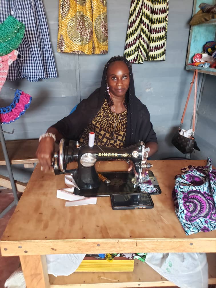 AhoutyKOUAKOU's tweet photo. Du 1er au 02 Novembre 2024, l'équipe de l'ONG Action et Humanisme a procédé à une visite des bénéficiaires du projet "Une femme handicapée -Une machine à coudre", à Divo, située à l'ouest de la Côte d'Ivoire. Merci à FON( Feminist Opportunities Now) pour l'accompagnement. https://t.co/XaPDC2fy9p