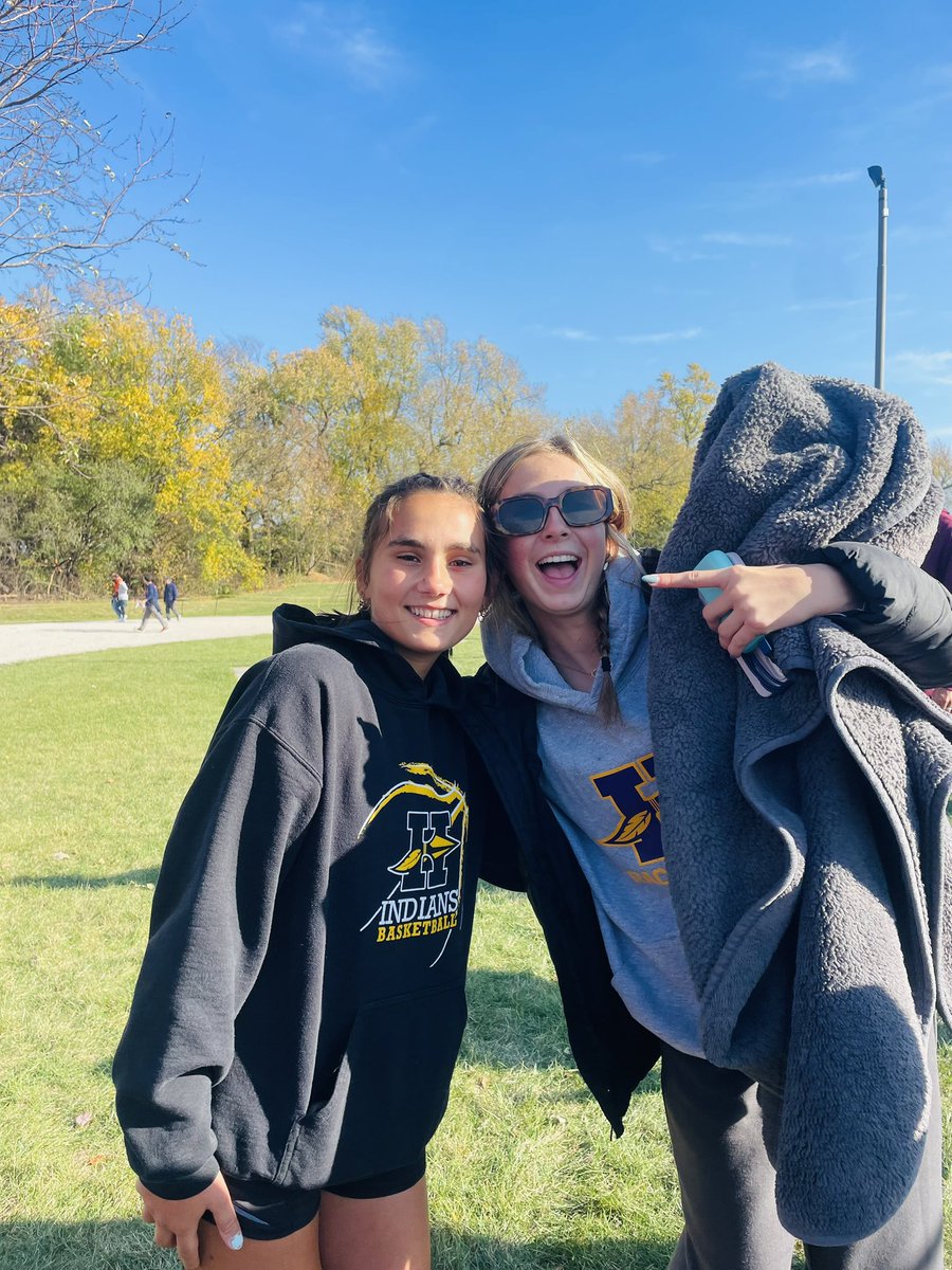 🏅 Sectionals Recap! 🏅
A fantastic day at sectionals this past weekend! The girls went out there and gave it everything they had.
Congratulations to our state qualifier, Kylie Simpson, who led the way with an outstanding 13th-place finish overall! 👏
See you this weekend Peoria!