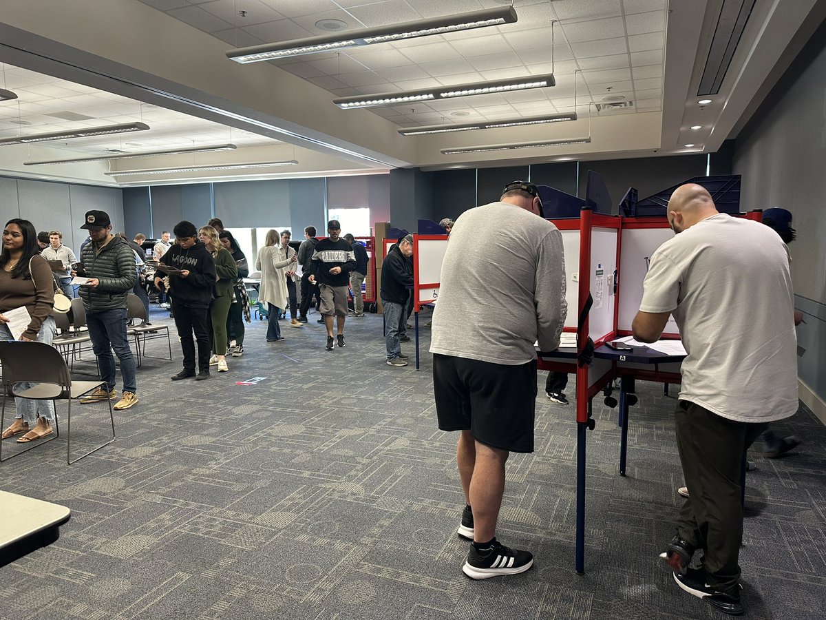 In person voting still happening today in Utah County. It is packed. More than an hour wait. Line wraps around building. <a href="/KSL5TV/">KSL 5 TV</a> #Election2024