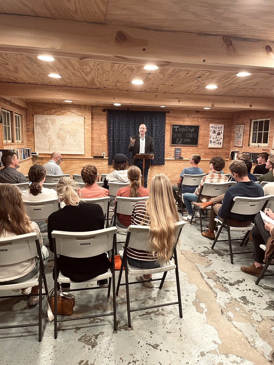 TrinityCollegeL's tweet photo. Dr. Matt Harmon was our guest lecturer last week at Convivium, &amp; he discussed "Reading the Bible Like Jesus Did." Jesus read the Bible as a means of keeping the two greatest commandments &amp; he read the Bible as as a narrative that points to him.

👀Watch: https://t.co/lnZ6bK83Oj https://t.co/5PjcgOhSmh