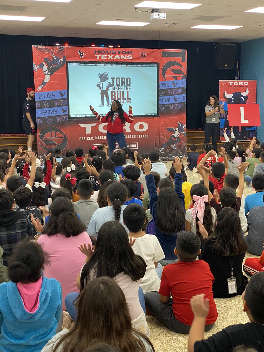Ms_Hernandez210's tweet photo. Today @ErmelES_AISD students had a special visit from @HoustonTexans @TexansTORO1 🐂🏈 He helped us take the ‘BULL’ out of bullying with fun activities and lessons on kindness❤️💙 https://t.co/FBYljpySfp