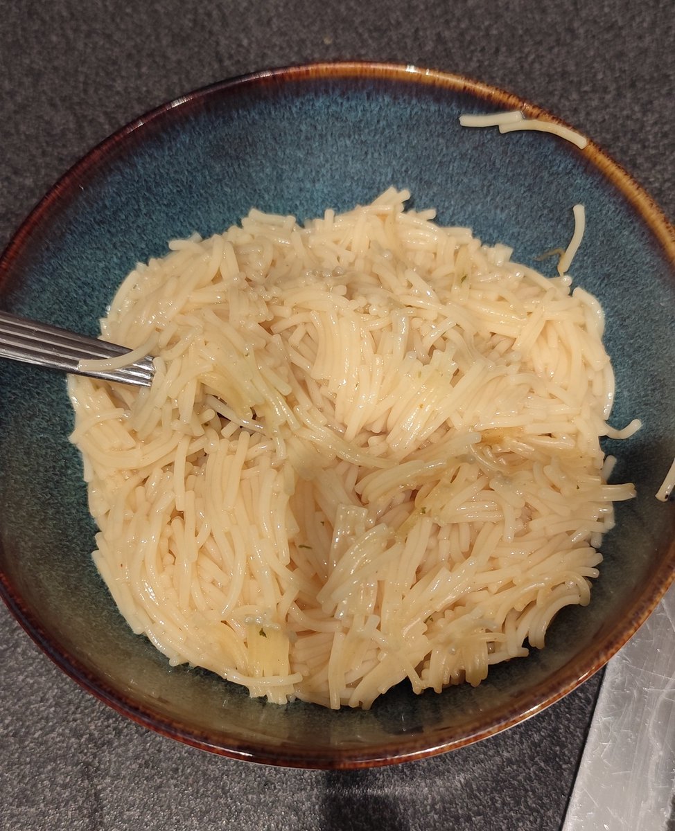 sabéis cuando la gente fuma porros y dice esto no sube esto no sube y sigue chuflando? 

pues yo igual pero echando fideos a la sopa