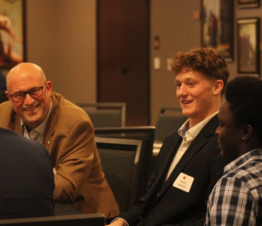 Mount_Michael's tweet image. Sunday evening was Mount Michael’s annual Father-Son Banquet. The keynote speaker was former Creighton basketball player Josh Dotzler. 

A special thank you to Josh and all of the fathers/father figures who support our students! 

#GoKnights ⚔️