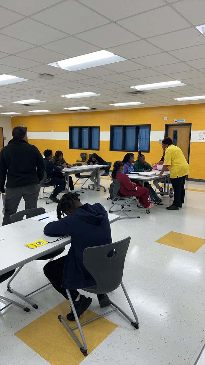 DMiller3374's tweet photo. @FairfieldMiddle Educational Talent Search scholars are diving into learning styles! 🌟 They’ve started with surveys to discover how they learn best, sparking great discussions on personalized learning. 📚💡 #FutureLeaders https://t.co/5uJGvidvmn