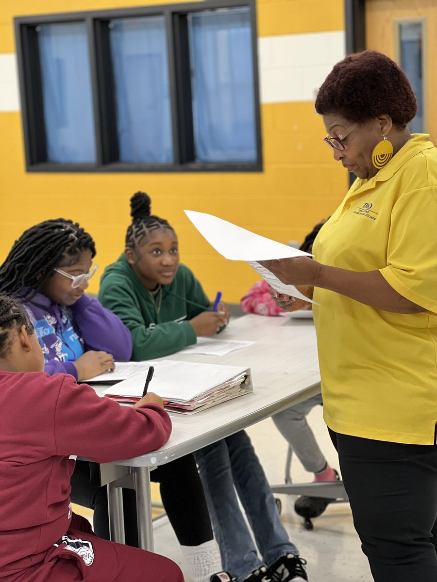 DMiller3374's tweet photo. @FairfieldMiddle Educational Talent Search scholars are diving into learning styles! 🌟 They’ve started with surveys to discover how they learn best, sparking great discussions on personalized learning. 📚💡 #FutureLeaders https://t.co/5uJGvidvmn