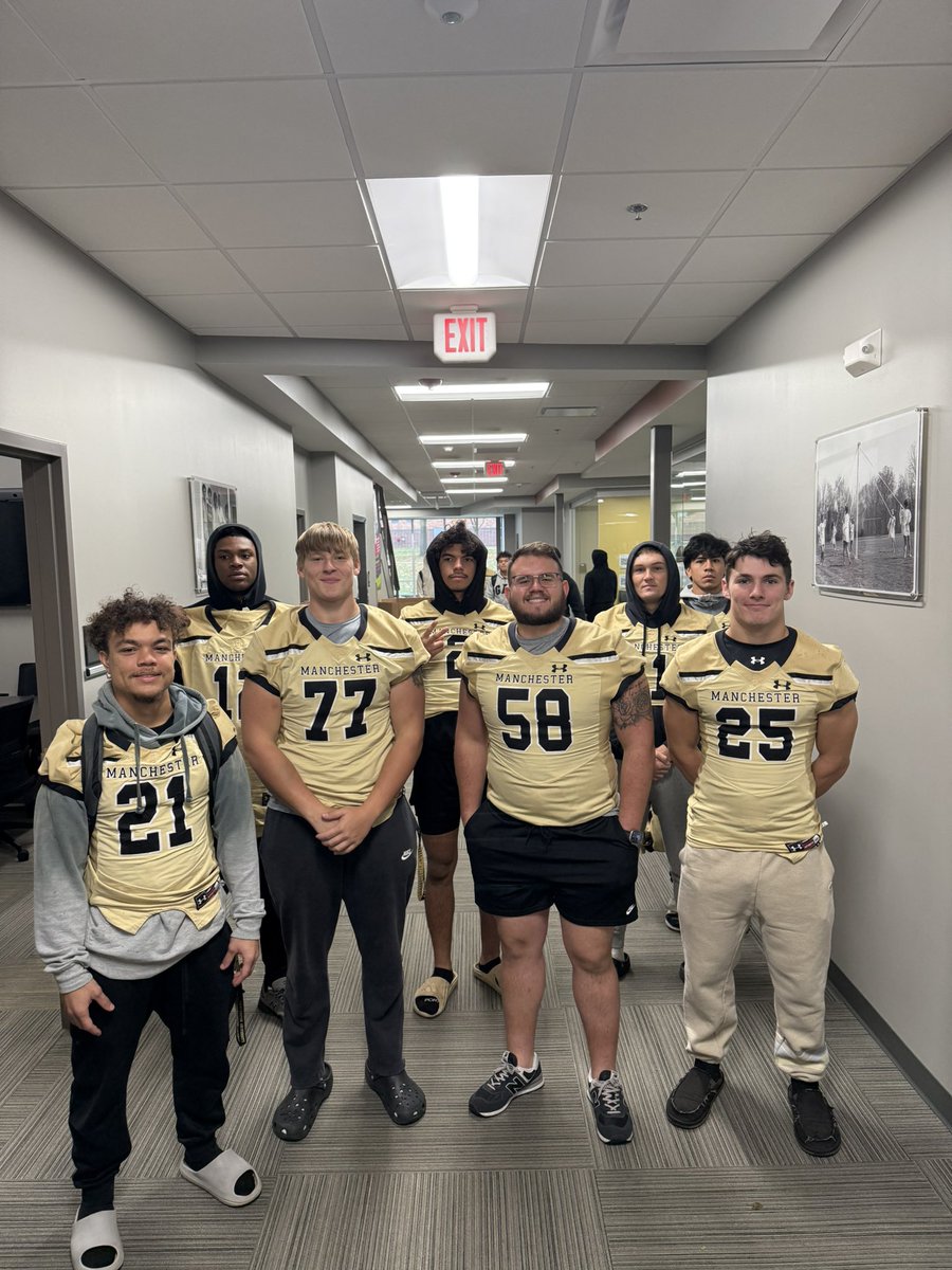 MU_SpartanFB's tweet photo. It’s truly inspiring to see our players making a difference off the field! Watching them connect with the community and gather donations for the “UCanCrushHunger” food drive. Together, they’re tackling hunger and helping make a real impact.
#UCanCrushHunger #UCCH https://t.co/VKeLqYNDHa