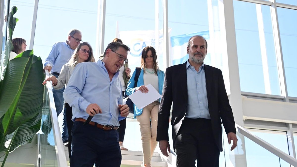 fsusbielles's tweet photo. Participé de un nuevo encuentro del Ente Municipal de Acción Cooperativa en la sede de la Asociación de Cooperativas Argentinas.

Bahía se destaca como municipio cooperativo por promover valores fundamentales como el trabajo en equipo y la solidaridad en la comunidad.

¡Seguimos! https://t.co/3yaEpyGmWh