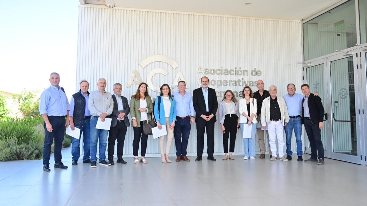 fsusbielles's tweet photo. Participé de un nuevo encuentro del Ente Municipal de Acción Cooperativa en la sede de la Asociación de Cooperativas Argentinas.

Bahía se destaca como municipio cooperativo por promover valores fundamentales como el trabajo en equipo y la solidaridad en la comunidad.

¡Seguimos! https://t.co/3yaEpyGmWh