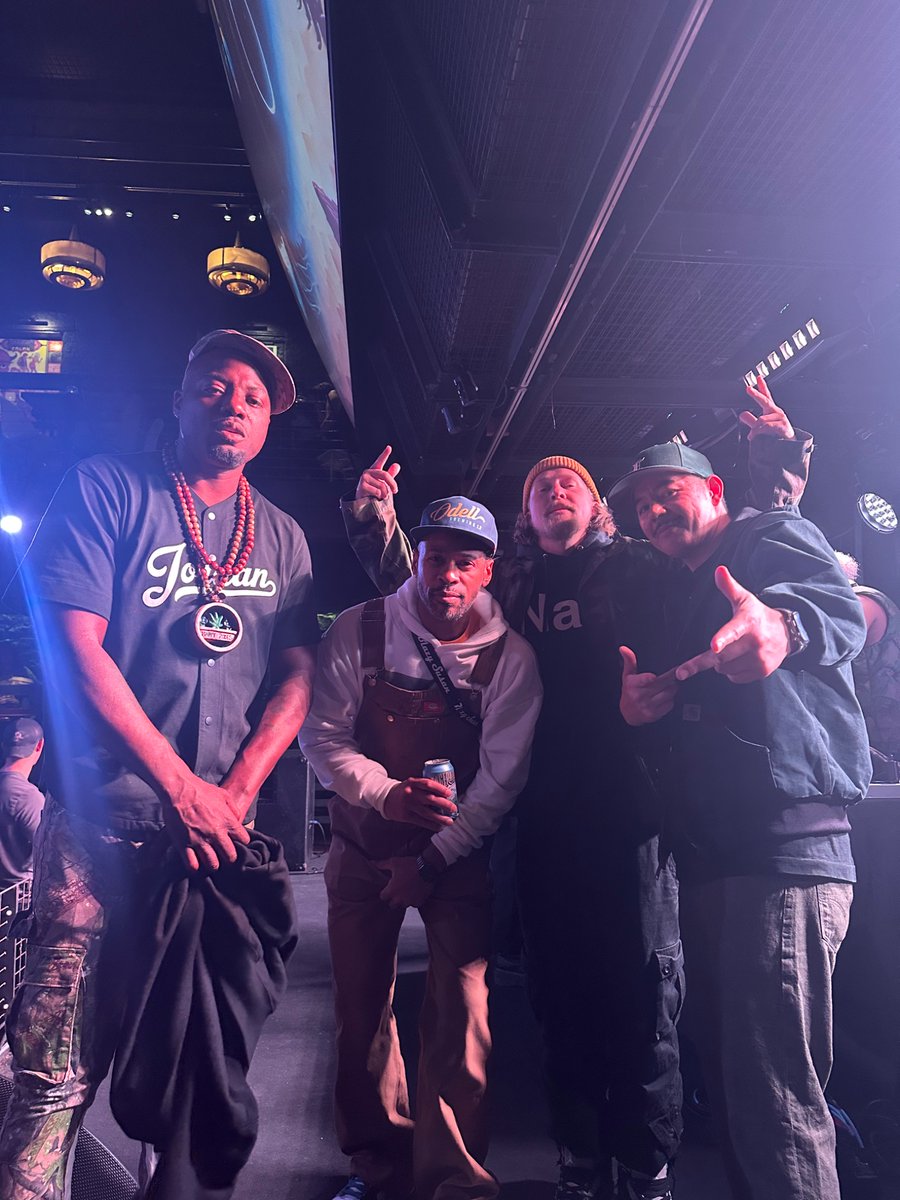 Stay Tuned tweet media