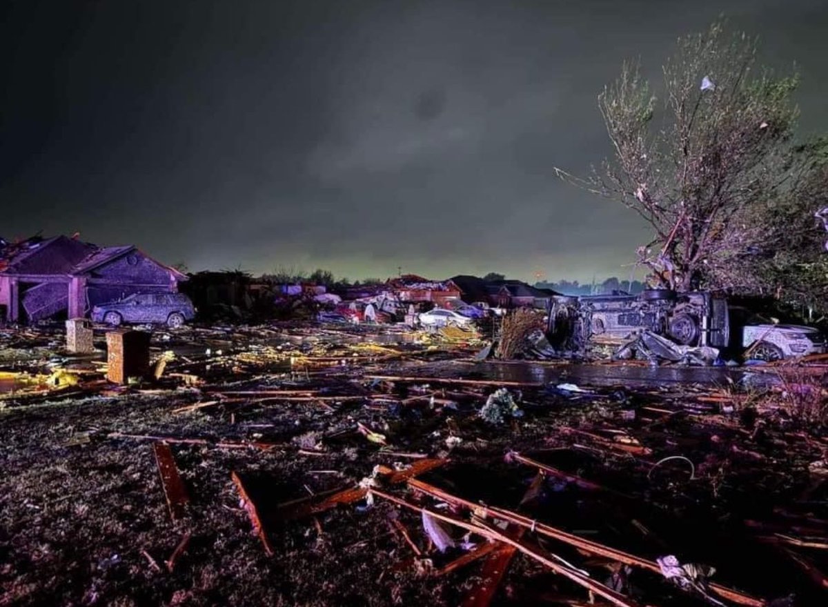 LeakerSzn's tweet photo. @essinz_ Here’s a couple of pictures of the community right next to me. https://t.co/wNXP9PdDGs