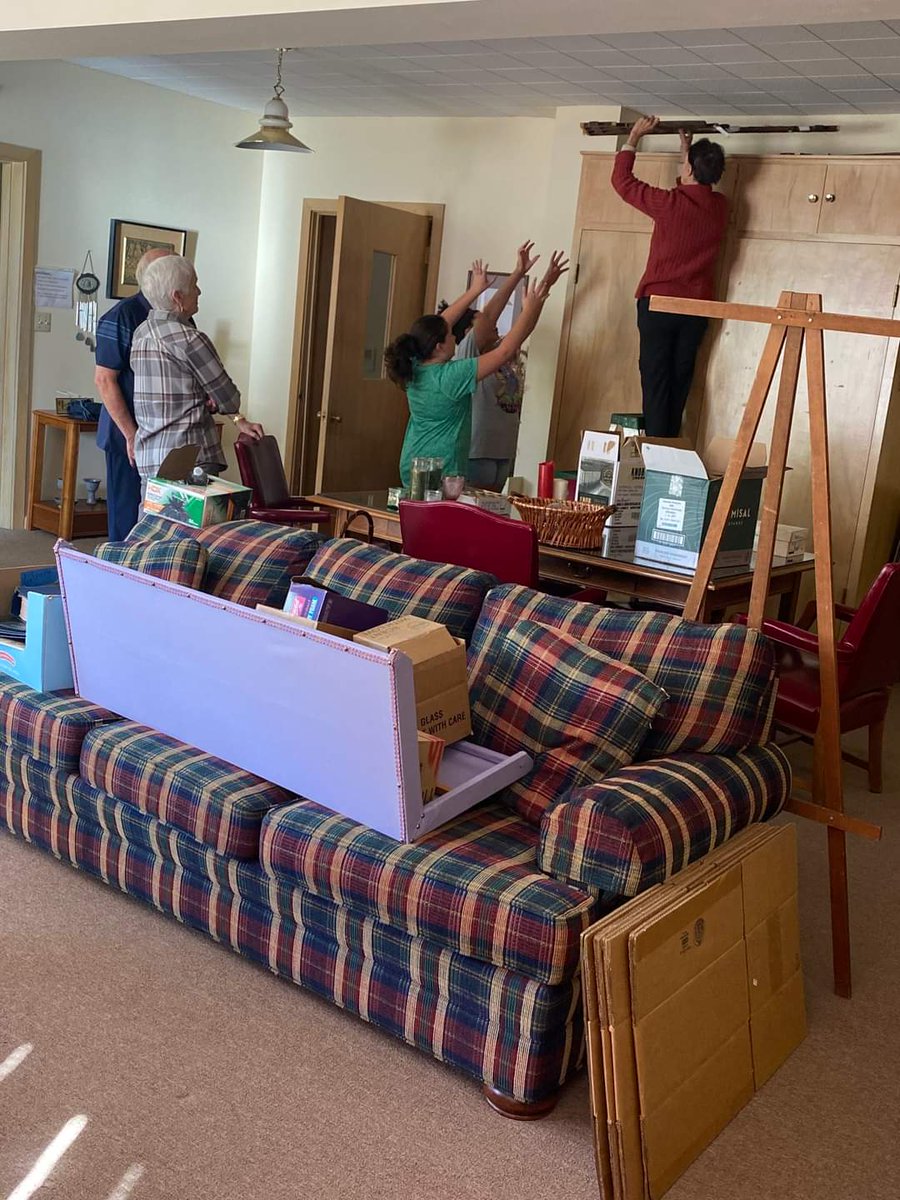 pcusabingewatch's tweet photo. Tippecanoe Presbyterian #Milwaukee #Wisconsin Divine Intervention, all volunteers  program, orientation sessions.  Crossroads Presbyterian and Tippe clearing out the garden, arranging Divine Intervention at Tippe.
#Presbyterian #pcusa @pbymilwaukee #DivineIntervention #volunteers https://t.co/hQTKkvkcyi