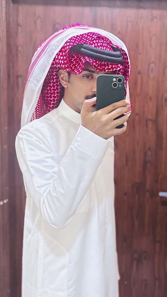 mtkq2's tweet photo. منهو تربى في حياته على ساس 
تبطي يدينٍ حاولت هد ساسه https://t.co/F9CyYCdmgn