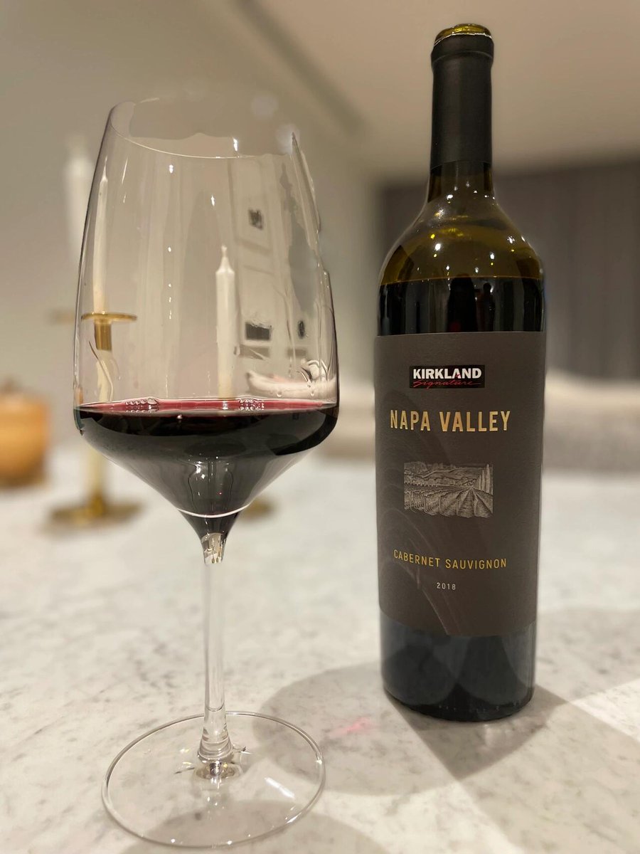 Let wine's rich flavors enhance your night. Savor every sip and make lasting memories. 🍇🌙