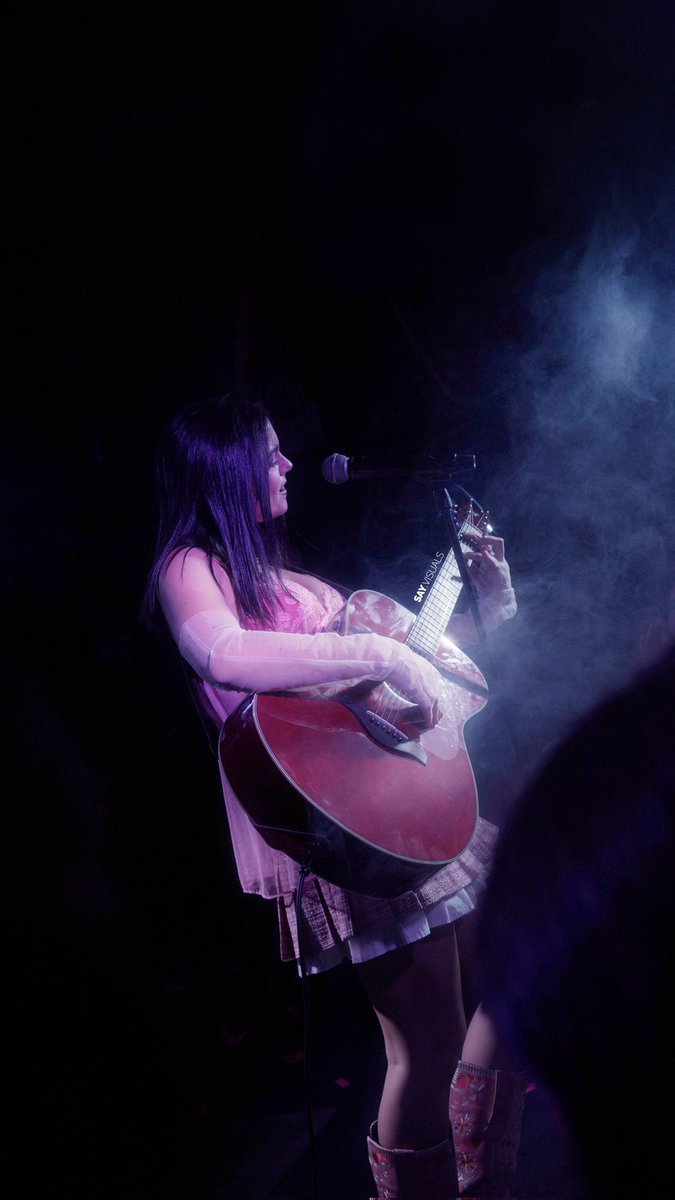 ChiaraArgOf's tweet photo. 📸 | nuevas fotos de chiara en el concierto de vigo.

#LLRTVigo https://t.co/hcFcBsoIzj