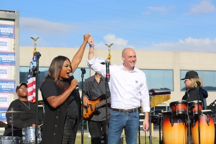 GregLandsman's tweet photo. The excitement at Souls to the Polls with @aliciareece  and @SherrodBrown was palpable. Voters are ready to make their voices heard! https://t.co/Xm24zuCzGl
