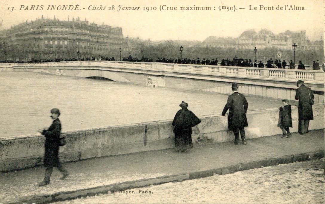 París estaba muy acostumbrada a las inundaciones cuando en enero de 1910 el nivel del Sena subió ~9 m.
Ocurrió debido al deshielo de la cuenca y a semanas de lluvias intensas.

Atentos: no murió nadie.
Pero luego se construyeron presas en los afluentes para evitar un "bis".