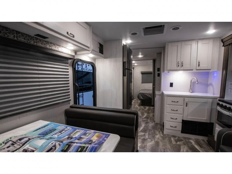 mhs2go's tweet photo. 😎 Take a video tour 📽 https://t.co/M5i9te7wch of this beautiful new gas-powered 2023 Gulf Stream RV Conquest Class C 63111! It can sleep 9, has 2 slides, and is 32 feet long. Tour in person to see all the finishing touches up close! ✨🗺
#Motorhomes2Go #ClassC #Memories https://t.co/1iVTWVddX4