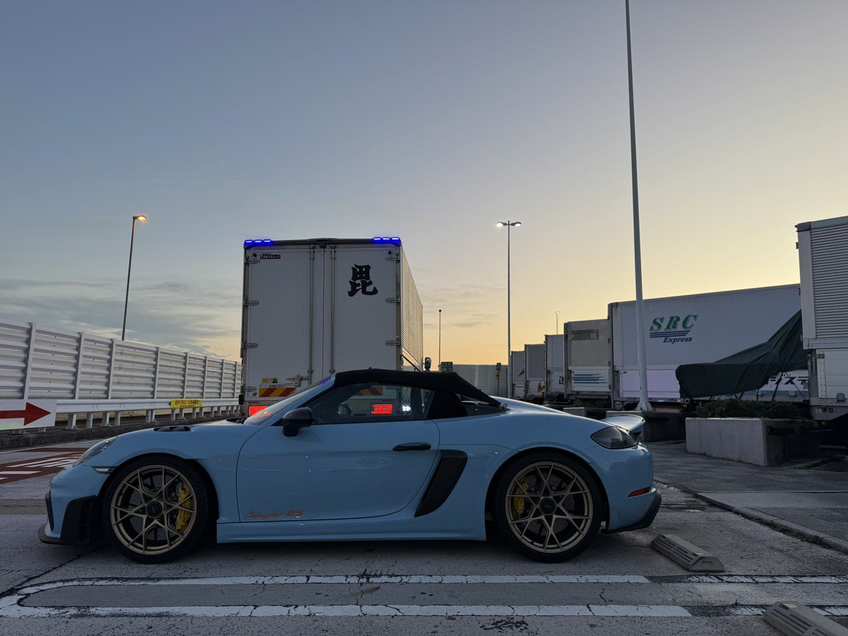 ryu1popopo's tweet image. 無事九州から東京に帰ってきた #SpyderRS

有明で受け取った後、せっかくなので朝辰！

早朝の辰巳第一はトラックがたくさんいるんだな〜