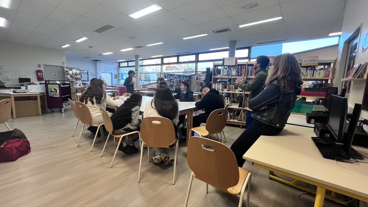 Magellan_arts's tweet image. Nous avons a eu le plaisir de recevoir aujourd’hui Deborah Chantob et Félix Rivière comédiens du ⁦@LeMontansier⁩ pour notre première journée de préparation du 1er concours de lecture interne du ⁦@ClgMagellan⁩ ! 🎉📖 ⁦@ChanteloupLV⁩ ⁦@GDichamp⁩