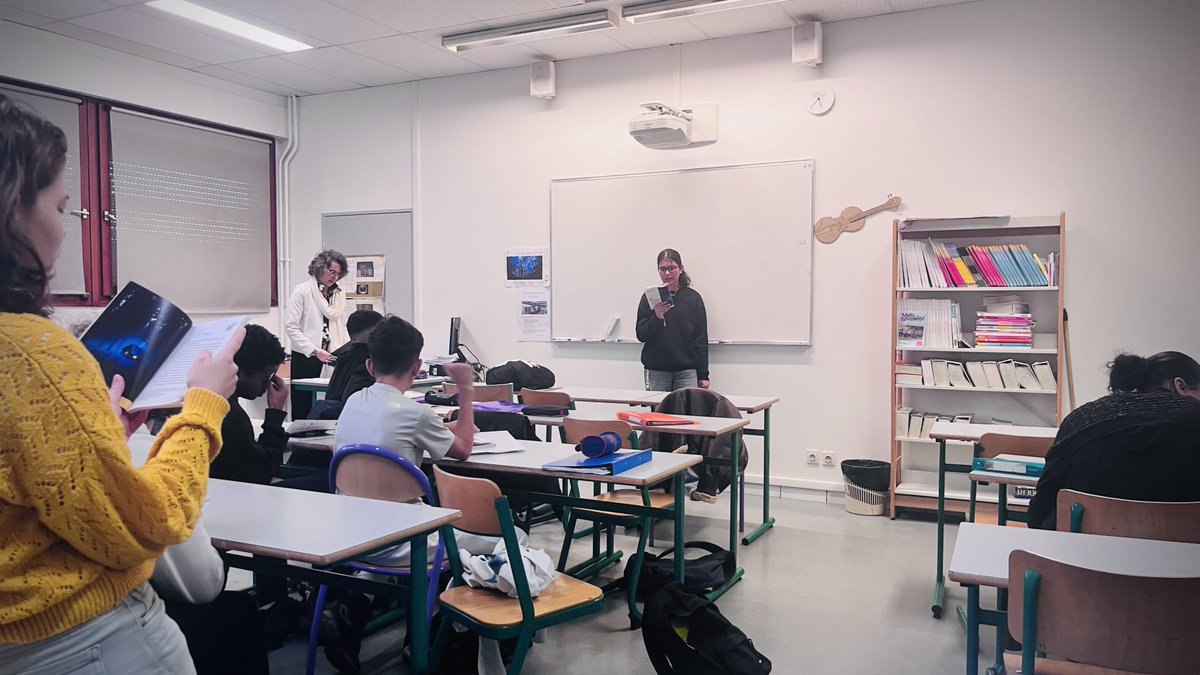 Nous avons a eu le plaisir de recevoir aujourd’hui Deborah Chantob et Félix Rivière comédiens du ⁦<a href="/LeMontansier/">Théâtre Montansier</a>⁩ pour notre première journée de préparation du 1er concours de lecture interne du ⁦<a href="/ClgMagellan/">Collège Magellan, Chanteloup-les-Vignes</a>⁩ ! 🎉📖 ⁦<a href="/ChanteloupLV/">Chanteloup-les-Vignes</a>⁩ ⁦<a href="/GDichamp/">Geneviève Dichamp</a>⁩