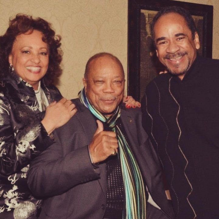 0tw100's tweet image. May God bless all of the families, friends, and fans of Mr. @QuincyDJones. I met Quincy Jones in Virginia speaking at the Richmond Forum many years ago. @QuincyDJones @richmondforum @quincyjonesprod #Smile #CameraAction #FlashbackPics 📸🌟🤍🙏🏽🪽🕯️