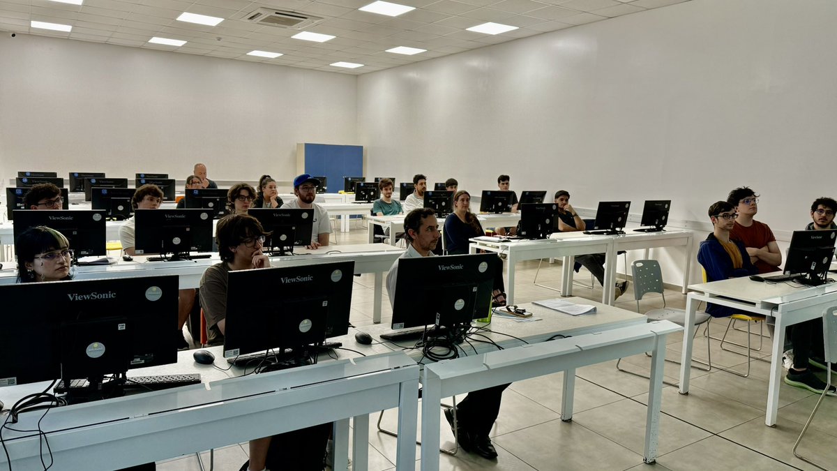 Referentes de <a href="/arnaldocastrosa/">Arnaldo Castro</a> cuentan su experiencia sobre Gestión de Proyectos en Jornada de #Ingeniería de #Software.
#Tecnólogo en Informática San José.
