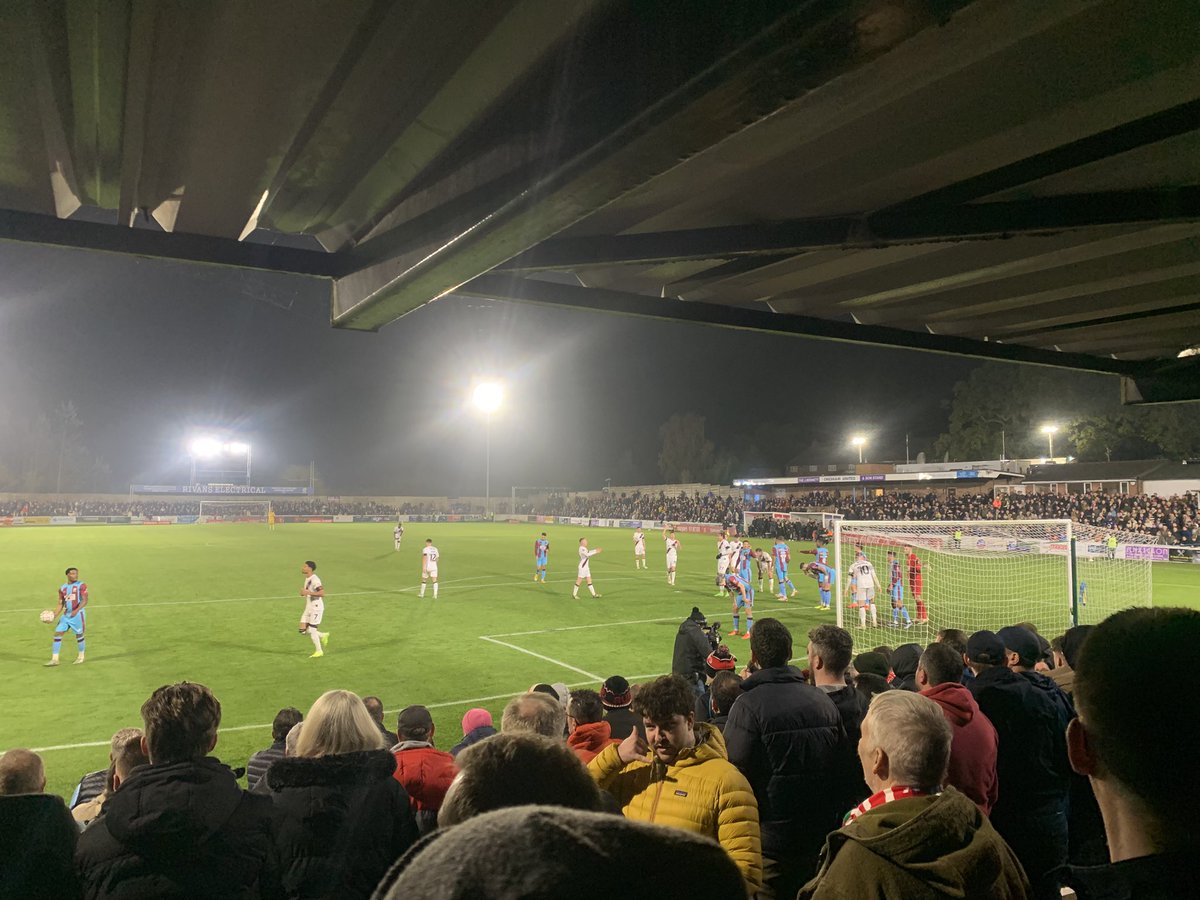 KKennealey's tweet photo. Chesham United 0-4 Lincoln City (FACR1)

After a tough opening period, we ease in to the second round thanks to goals from Jack Moylan, Jovon Makama, Conor McGrandles and Zane Okoro/own goal! 
#WeAreImps | #Imps | #ImpsAsOne | #CHELIN | #EmiratesFACup https://t.co/mXPqqdA5Lw
