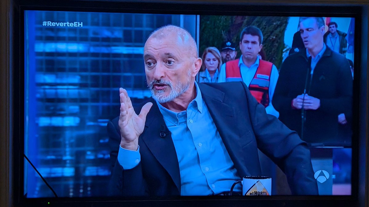 jgovi72's tweet photo. "Nuestra desgracia se llama clase política española, y eso va desde la extrema derecha a la extrema izquierda y todo lo que hay de un lado a otro". Hablando #PerezReverte de la #DanaValencia y el abandono que han tenido. #ReverteEH https://t.co/9cXa90eAsP