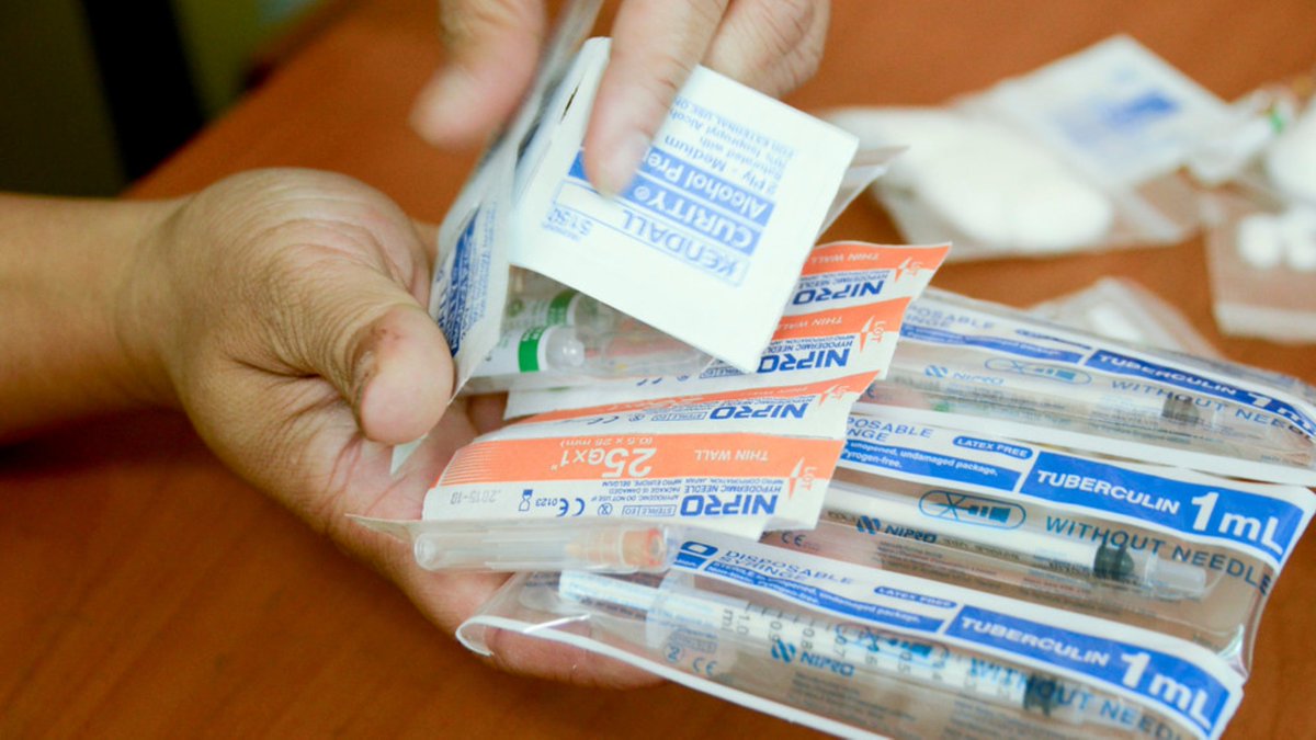 "Both Harris and Trump have used the overdose crisis as an opportunity to compete for who can appear tougher on immigration and the border instead of offering a real plan to save lives." Our ED @Kassandra_Fred  demands real solutions in The <a href="/guardian/">The Guardian</a>: theguardian.com/us-news/2024/n…