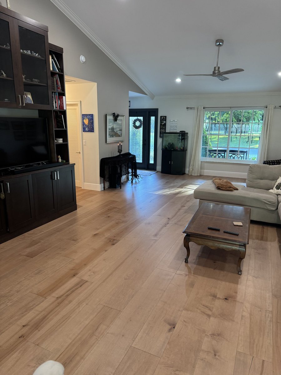 Hallmark Floors tweet media