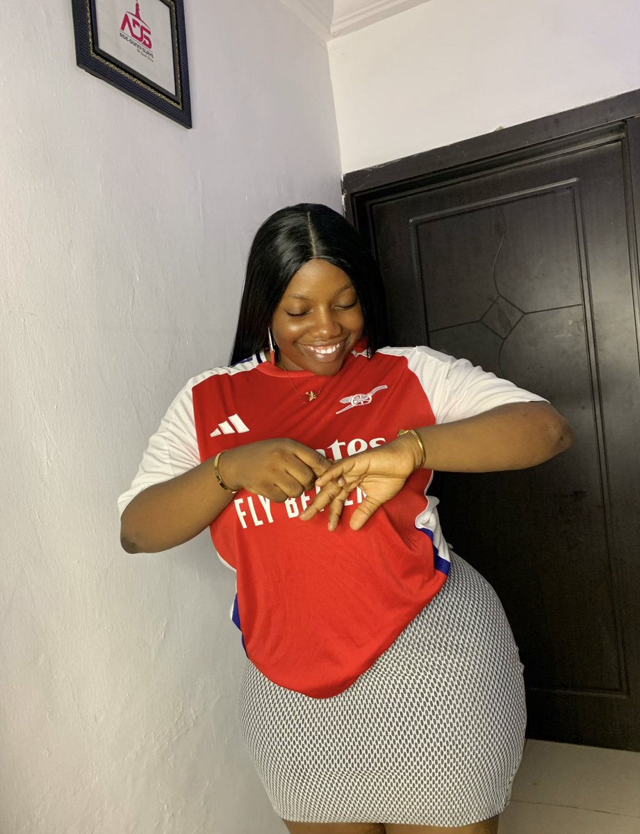 Omo oni jalab, face of twitter Ng, the whole of today na just sold out, left and right. Thank you MOneyday🧎‍♀️🤲