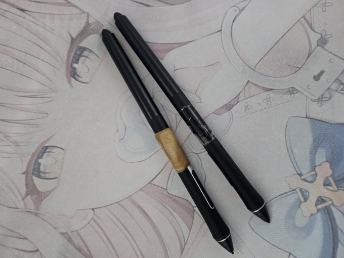 슬림펜의 안좋은점 :  30시간정도 쉬지않고 그리면 부숴짐 (벌써 5개째부숨) 