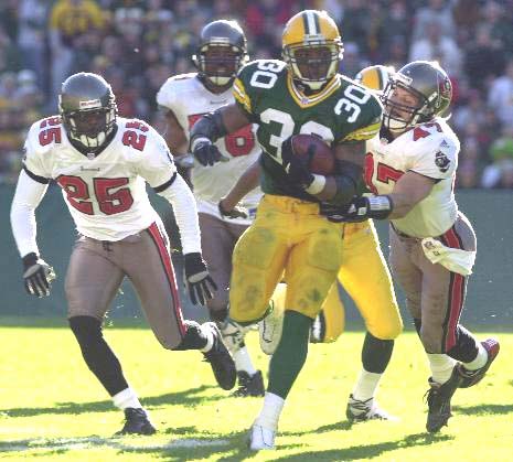 HistoricPackers's tweet photo. Today in 2001: Allen Rossum's 55-yard punt return with 3:03 left in regulation pushes Packers to 21-20 win over Buccaneers. After three turnovers and a missed FG in the game's first 2.5 quarters, Ahman Green's 63-yard TD run gets Green Bay back in game to set up Rossum's heroics. https://t.co/TVwbugGG9d