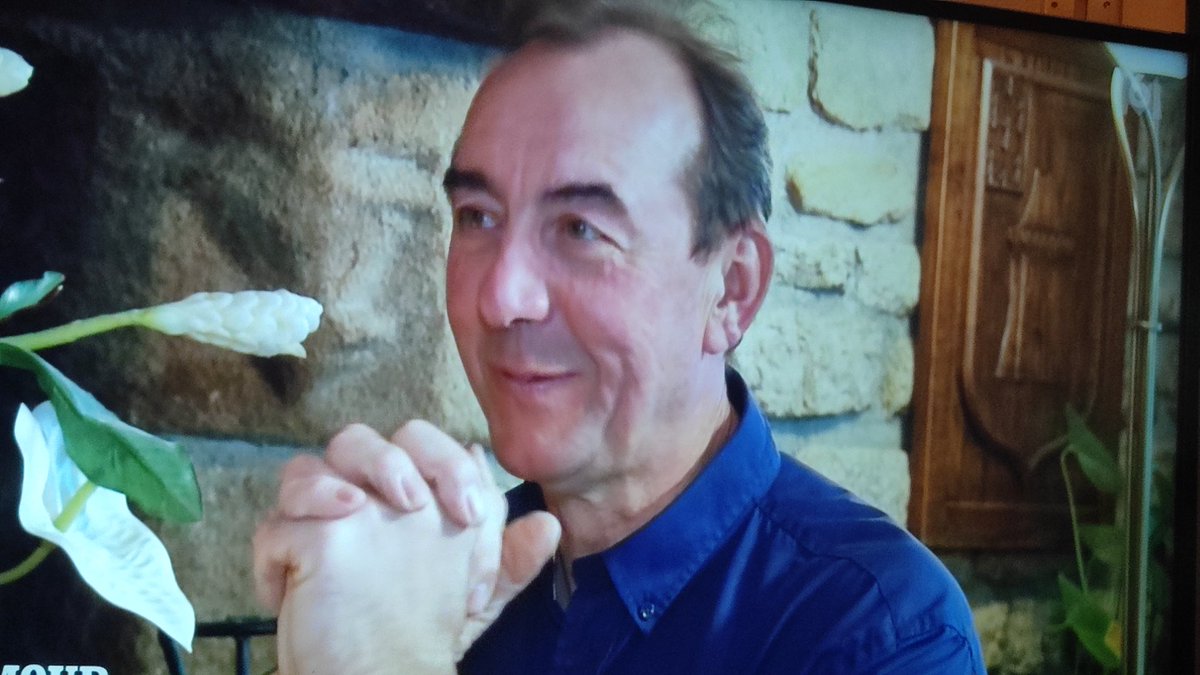 YoLiGe49's tweet photo. Lui c'est sur ses vaches elles font du pétrole pas du lait
#adp #adp2024 https://t.co/Lxvb4tbCG8