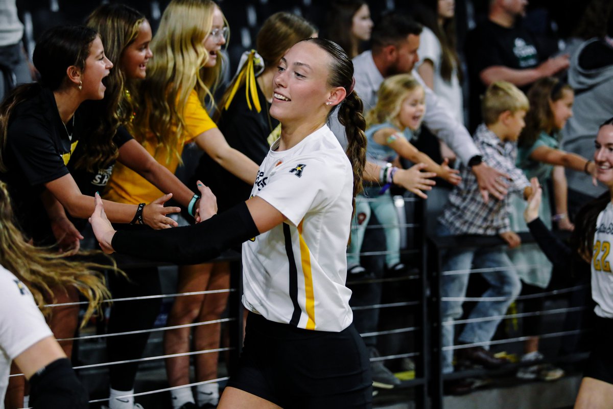 𝐎𝐅𝐅𝐄𝐍𝐒𝐈𝐕𝐄 𝐏𝐋𝐀𝐘𝐄𝐑 𝐎𝐅 𝐓𝐇𝐄 𝐖𝐄𝐄𝐊 👊

<a href="/morgannstout/">morgan stout</a> earns a second straight AAC honor after 5.44 points per set and a .338 hitting percentage!