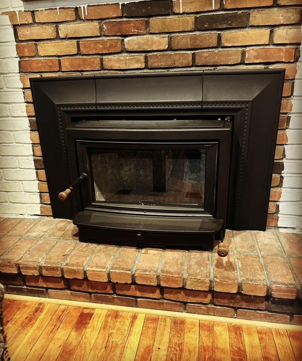 HearthStoneVT's tweet image. Our Clydesdale Wood Insert installed in Southampton 🪵

Thank You Hampton Hearth for the tag!

#fireplaceinsert