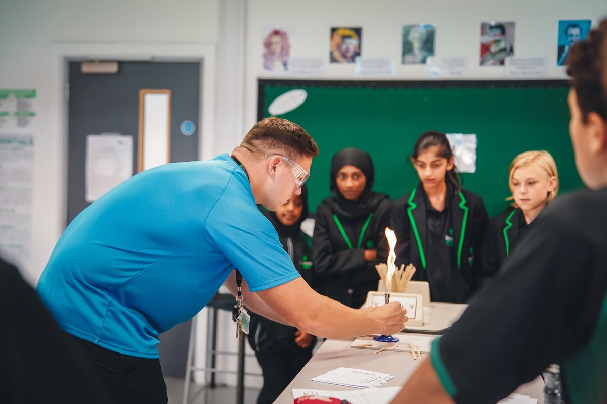 StockwoodPk's tweet photo. We are celebrating #ChemistryWeek at TSPA with lots of special activities this week.
#stem24 @RoySocChem @sciencemuseum @advschools @HarrietMills86 https://t.co/wlF1EKtFCF