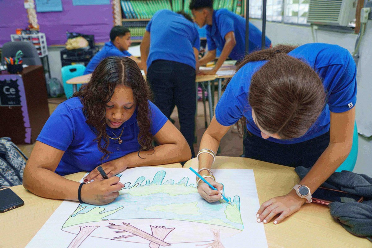 ECOEXPLORATORIO's tweet photo. ¡Seguimos aprendiendo de los gases de invernadero con los estudiantes de la Escuela Salvador Brau! 🌍💨 Junto a sus maestras, ellos aprenden qué son, cómo afectan nuestro planeta y qué podemos hacer para reducir su impacto 🌱 #EcoExploratorio #PuertoRicoSTEM https://t.co/IfYHBoekMn