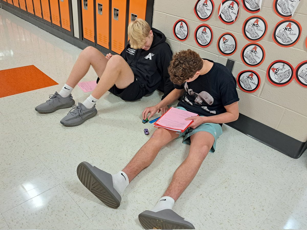 Fouss's tweet photo. Is there a relationship between how far you pull back a car and the distance it travels? We gathered data today in #APStats. https://t.co/SBagTKMmK0