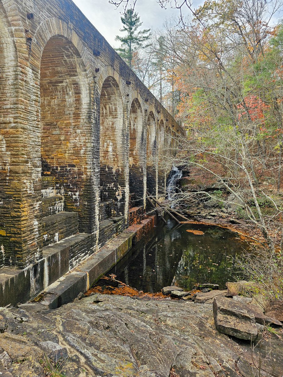 KeriButcher's tweet photo. Echoes of the past in a canvas of autumn hues. 🍁🕰️ #ArchesOfTime #OldWorldCharm #ScenicViews
#BridgeToThePast #RusticAdventures #HistoricHarmony #BridgeToNature #StoneArcAdventure #MiddleTN #CumberlandMountainStatePark #Crossville https://t.co/Gq8Ufkh3rI