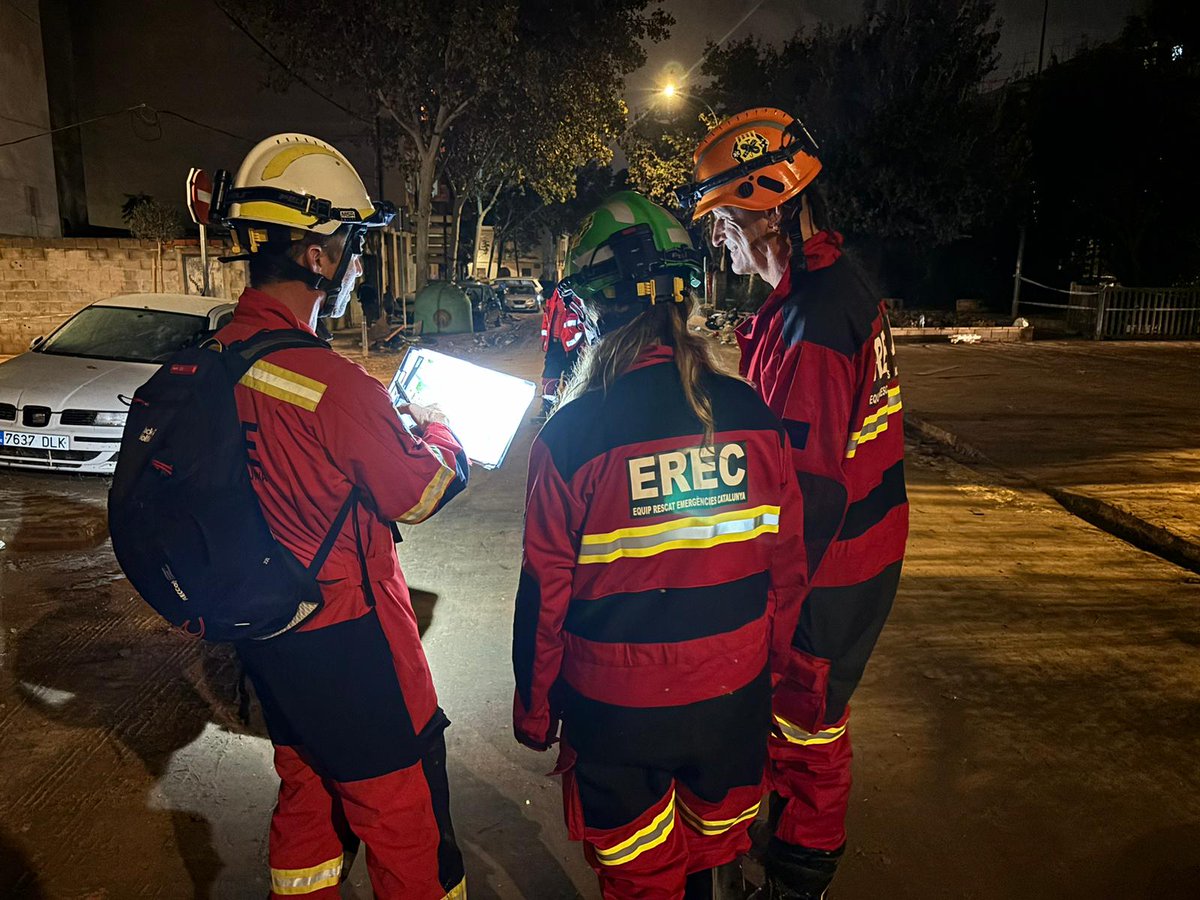 L'equip de l'EREC mobilitzat a València ja està a la zona afectada i se li ha designat un sector de treball a Picanya.
Avui han fet les primeres valoracions i en breu iniciaran les tasques d'esgotament d'aigua a pàrquings, revisió i recerca a lleres de riu i suport sanitari.