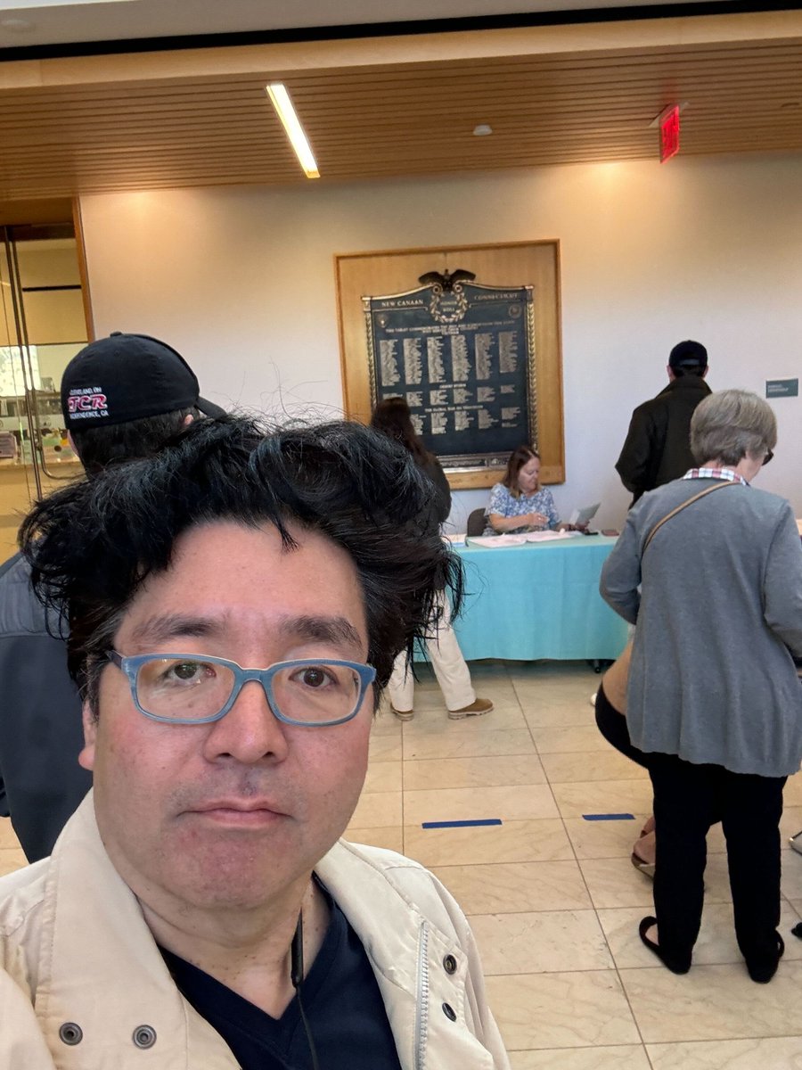 Eligible #US #voters, please #Vote2024 🇺🇸Tuesday I did early🥱 vote 🗳️  (super early morning = messy hair 💈) Our work shows election decided by 2  factors: - #seniorwomen vote - overall #voterturnout