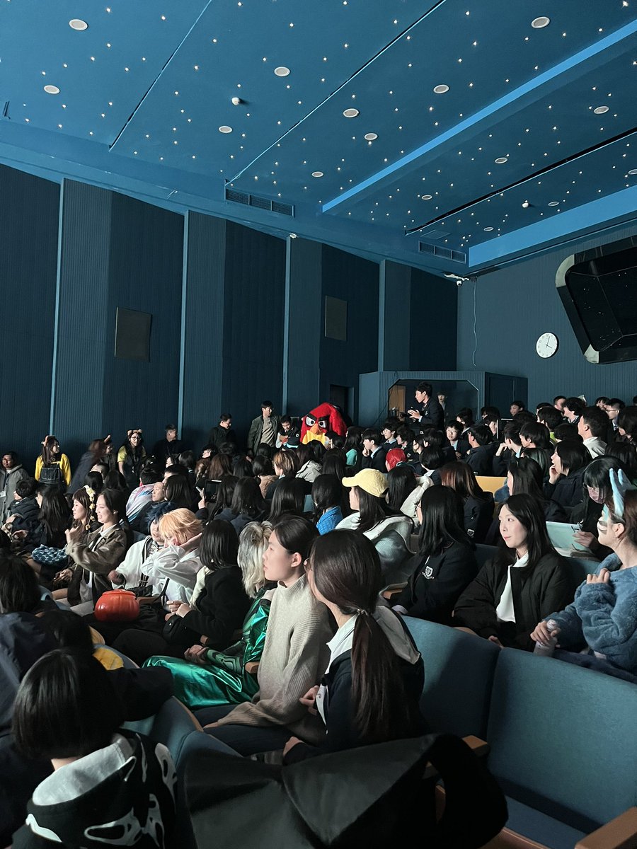 BretMarshall17's tweet photo. Had a magical time dressing up as Harry Potter for our school Halloween assembly! 🎃⚡ The students loved it, and the energy in the room was spellbinding. #bilingualeducation #HDbeijing #Beijingschool https://t.co/SX6dT4stIo