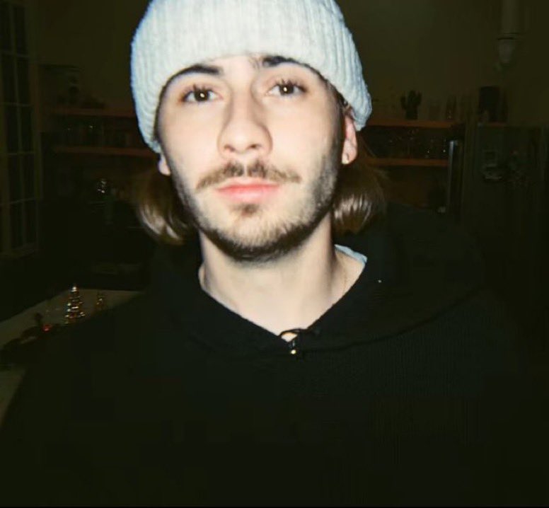 dorianecrp's tweet image. TW PIERRE CHEVEUX LÂCHÉS