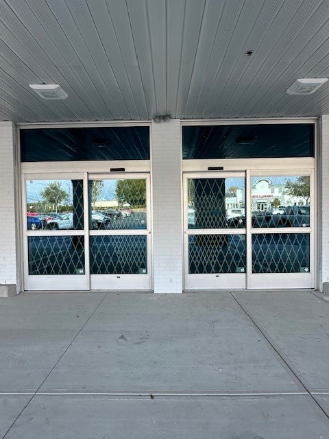 Xpandasecurity's tweet photo. Another business secured with Xpanda security gates before merchandising. Xpanda security products coast to coast across the USA and Canada Call 800- 835-0214, email info@xpandasecuritygates.com #store #retail #architect #plaza #propertymanagement #lossprevention #assetmanagement https://t.co/COSOvGCqaR