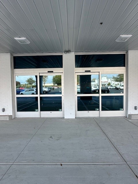 Xpandasecurity's tweet photo. Another business secured with Xpanda security gates before merchandising. Xpanda security products coast to coast across the USA and Canada Call 800- 835-0214, email info@xpandasecuritygates.com #store #retail #architect #plaza #propertymanagement #lossprevention #assetmanagement https://t.co/COSOvGCqaR