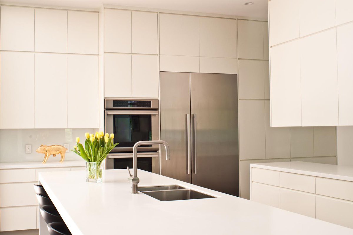 Sleek White Cabinets
<a href="/Bloomfield_Orig/">Bloomfield Originals</a>