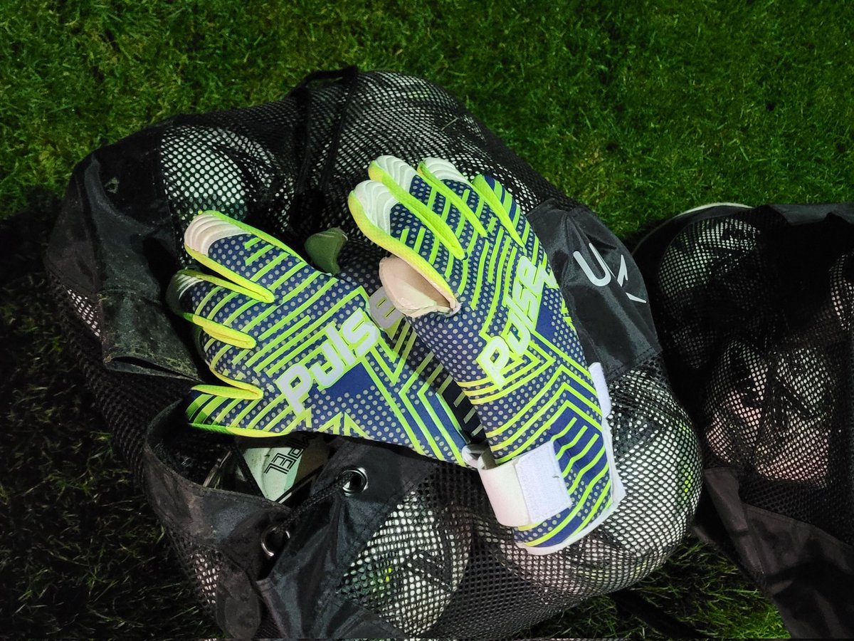 Another busy night on the grass under the lights with <a href="/naasafc/">naas afc</a> GKs
If your club is after top-quality coaching for the GKs at your club, get in touch for affordable sessions delivered by Uefa qualified ex Pro to all the Goalkeepers in you club
<a href="/KDULSoccer/">KDUL Soccer</a>